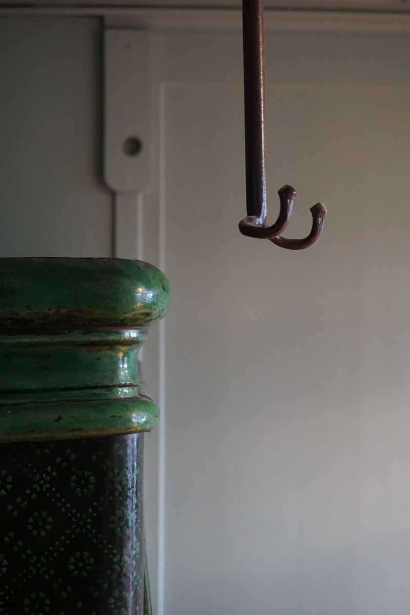 Blaue Stube Detail Trockenhaken