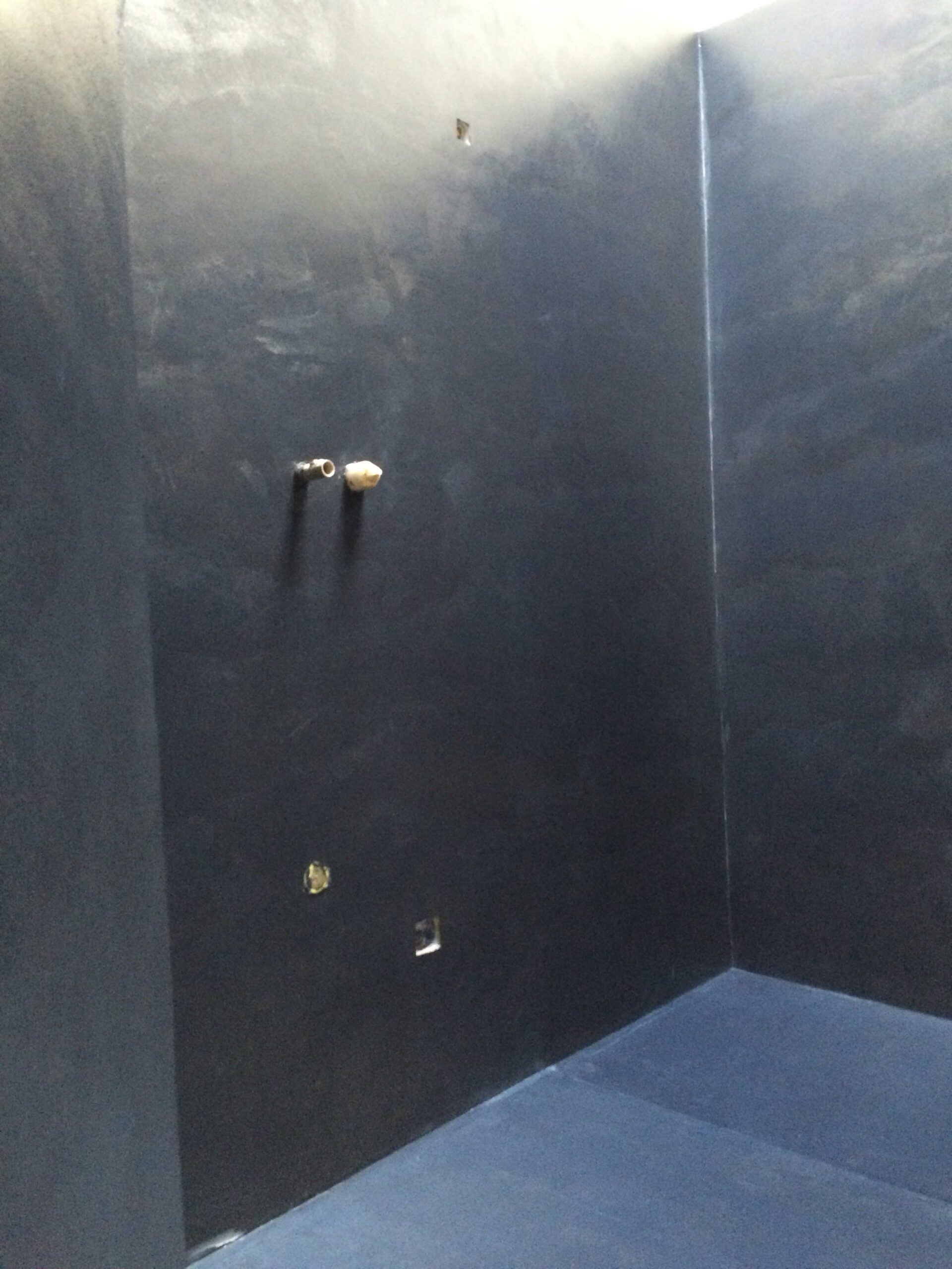 Bad, Paynes-Grau … Blau … Grau