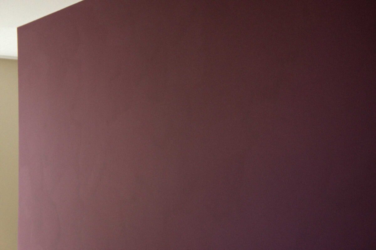 Aubergine-Wand