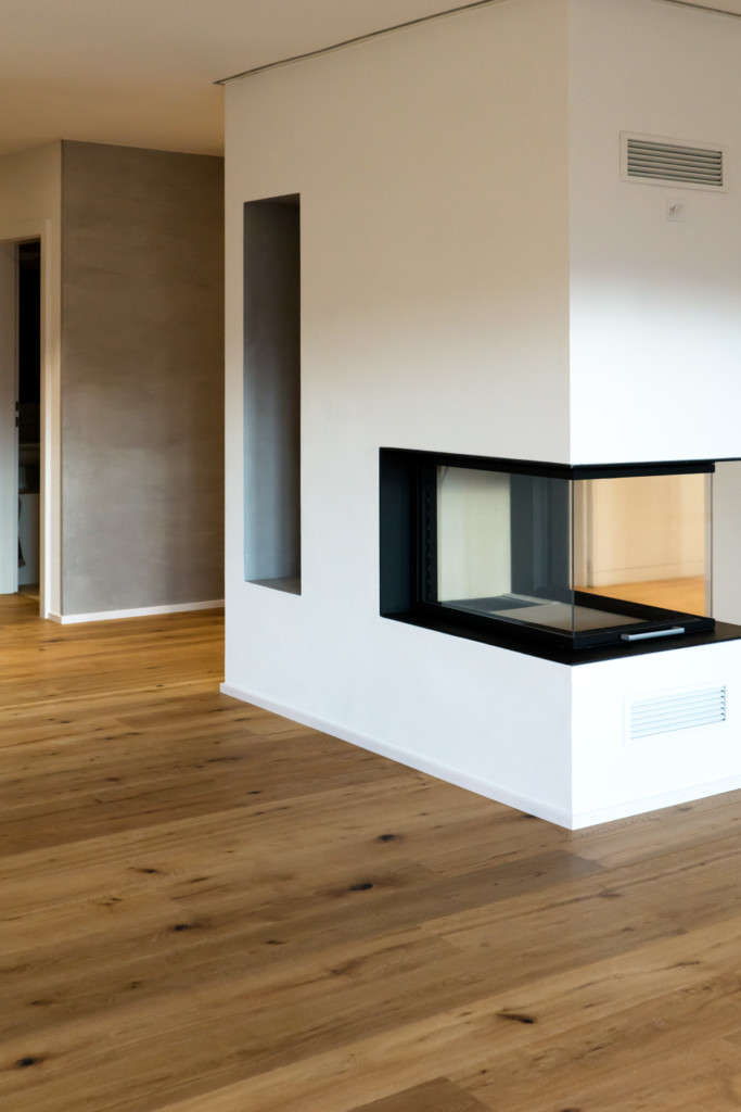 Cheminée und Rückwand