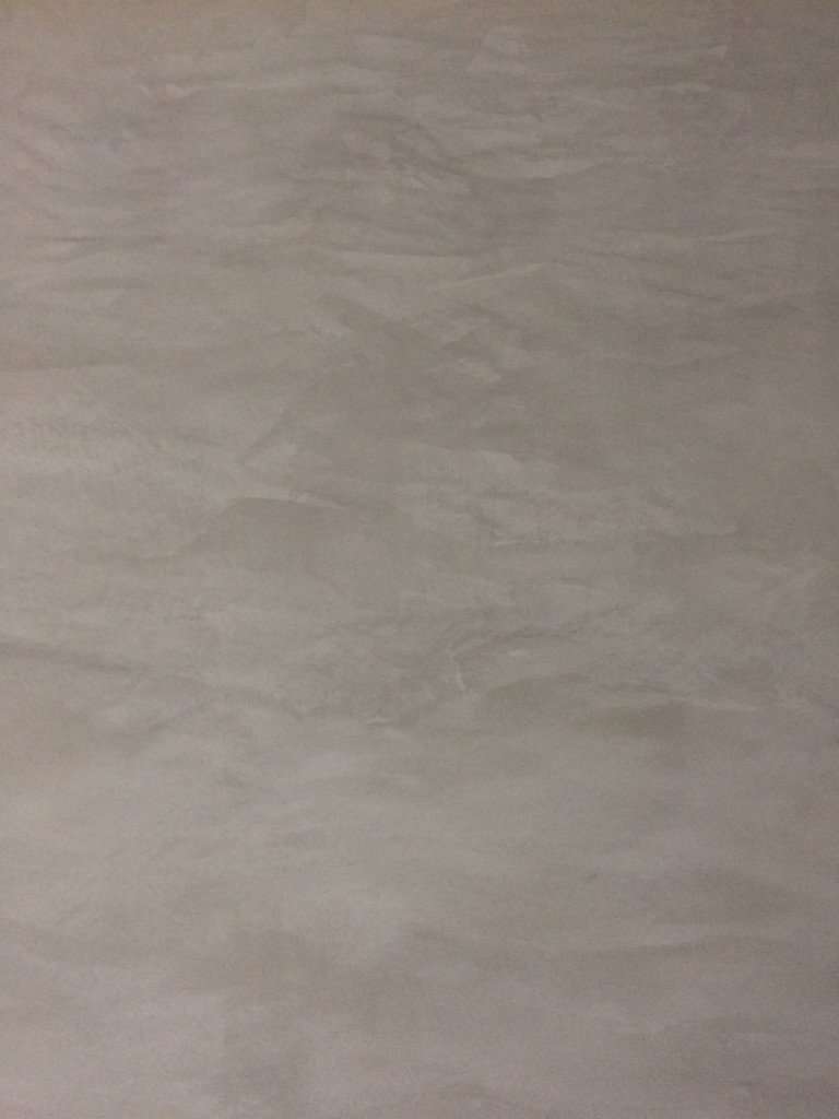 Flächenbild Naturofloor-Wand, plan gespachtelt, mit Werkzeug-Zeichnung