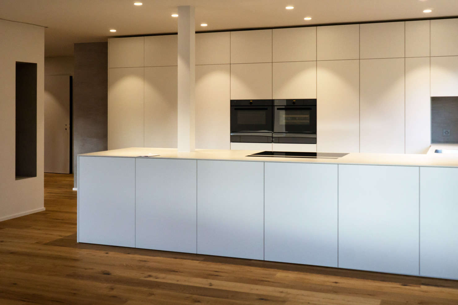 Küchenzeile ganz in Weiss