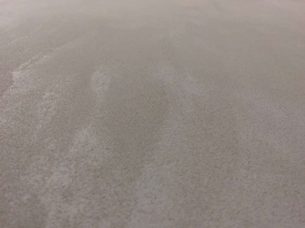 Strukturbild Naturofloor-Wand, plan gespachtelt, mit Werkzeug-Zeichnung